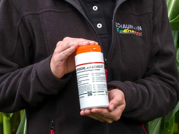 Boîte de conserve en main Boîte de conserve en main